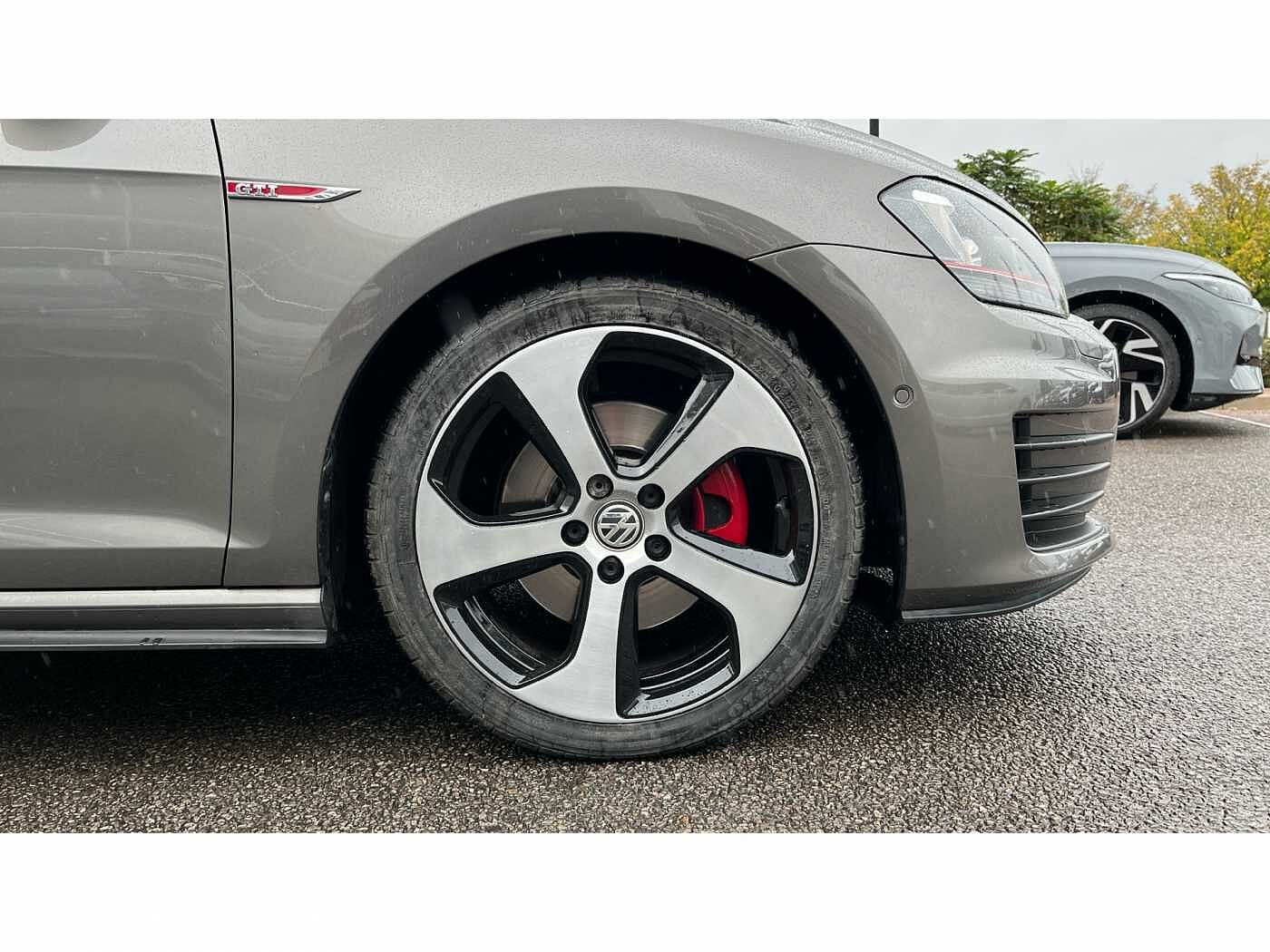 Volkswagen Golf GTI