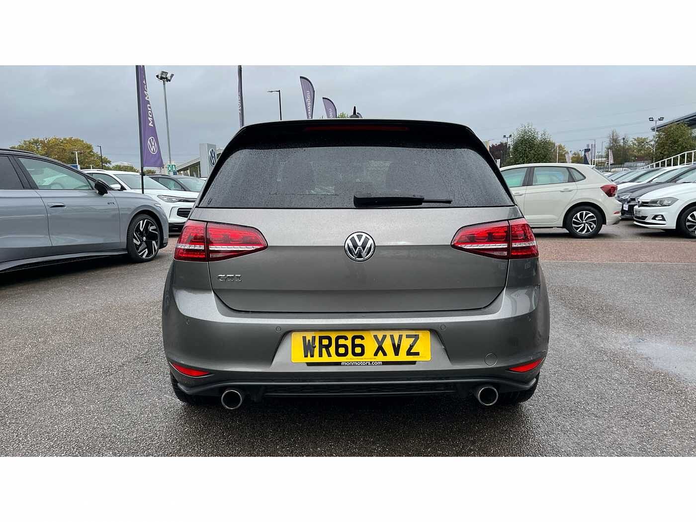 Volkswagen Golf GTI