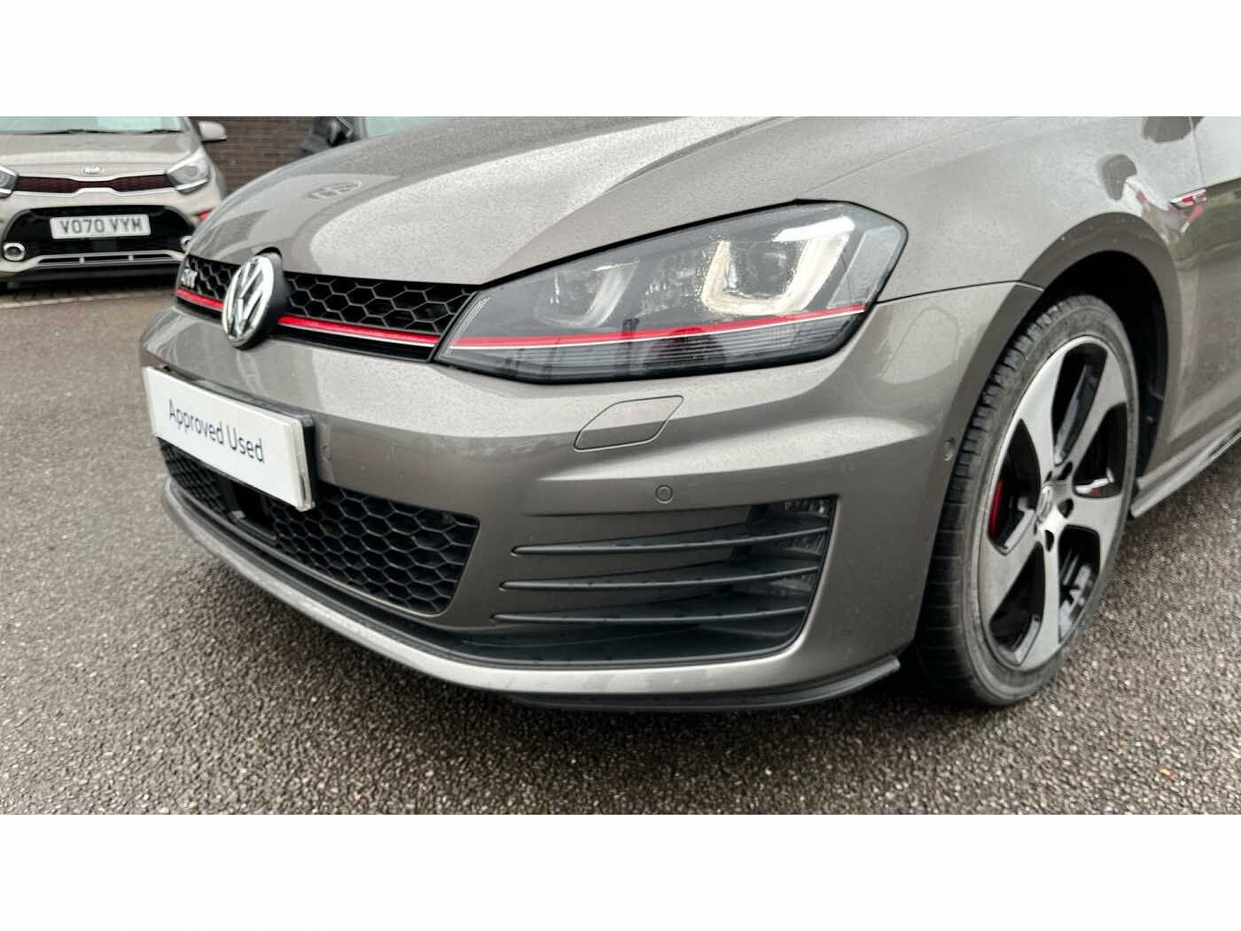 Volkswagen Golf GTI