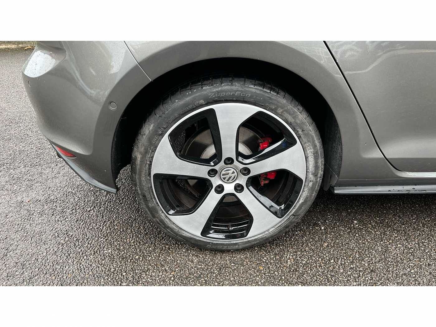 Volkswagen Golf GTI