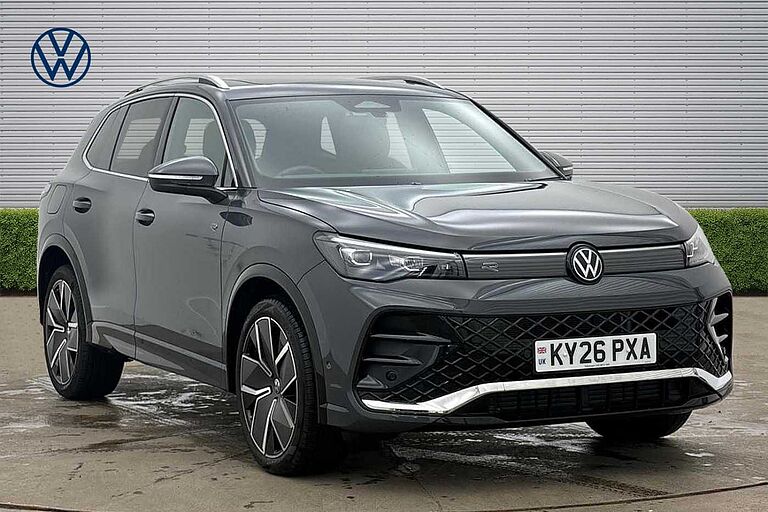 Volkswagen Tiguan 2.0 TDI R-Line 5dr DSG ⭐ Leather seats, Towbar, Sunroof⭐