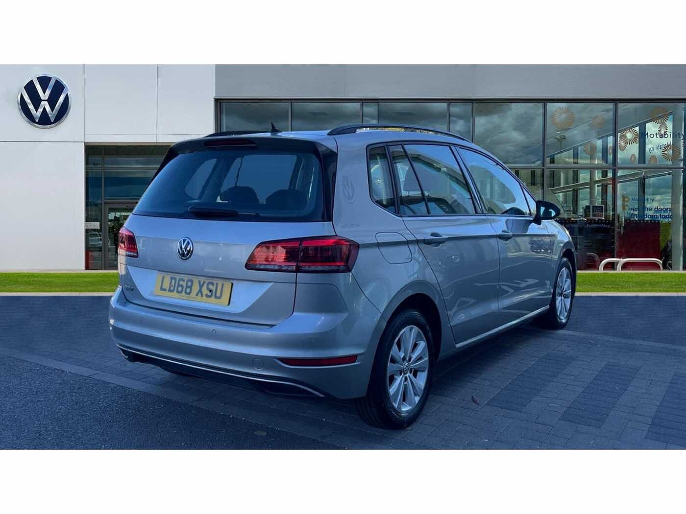 Volkswagen Golf SV