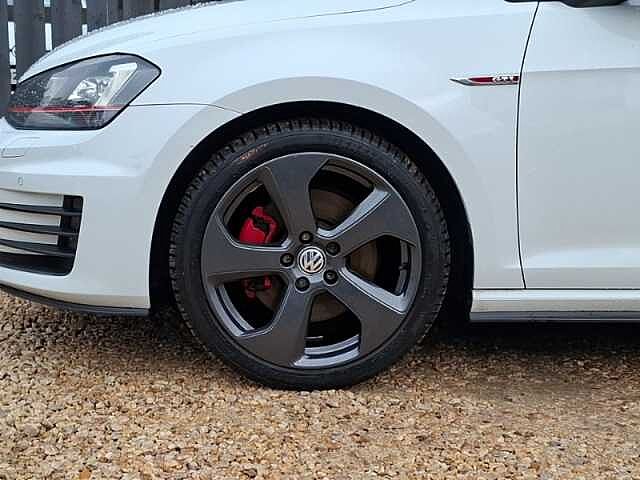 Volkswagen Golf GTI